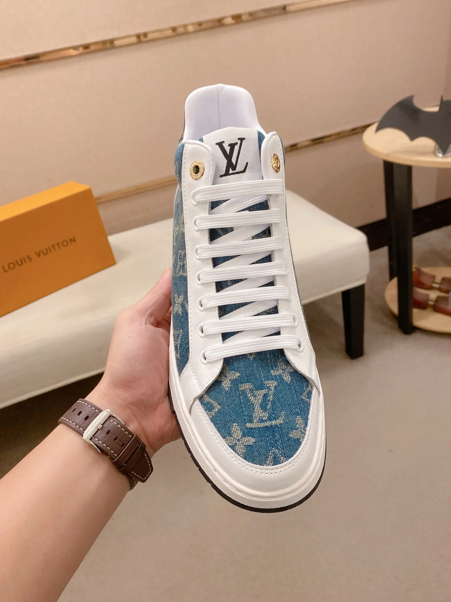Factory price: 420 men's shoes💰🇮🇹🇮🇹LV Louis Vuitton. The latest fashionable casual shoes are popular in physical stores. New spring and summer comfortable imported custom original cowhide, unique jacquard fabric element design. With sheepskin lining, Lv original bottom, [sun][sun] high-end packaging and high quality💪Details determine the quality, you can enter and exit the counter at will, welcome to compare🇮🇹Size 38-44